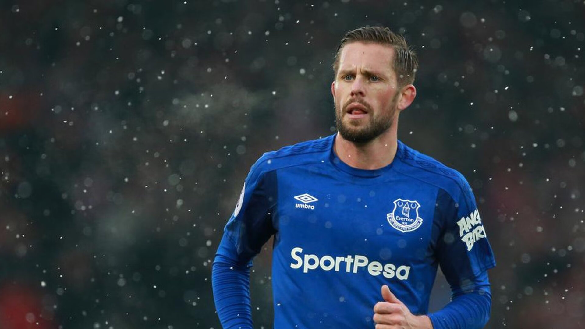 足球运动员公益行助力偏远地区基础设施，足球公益活动