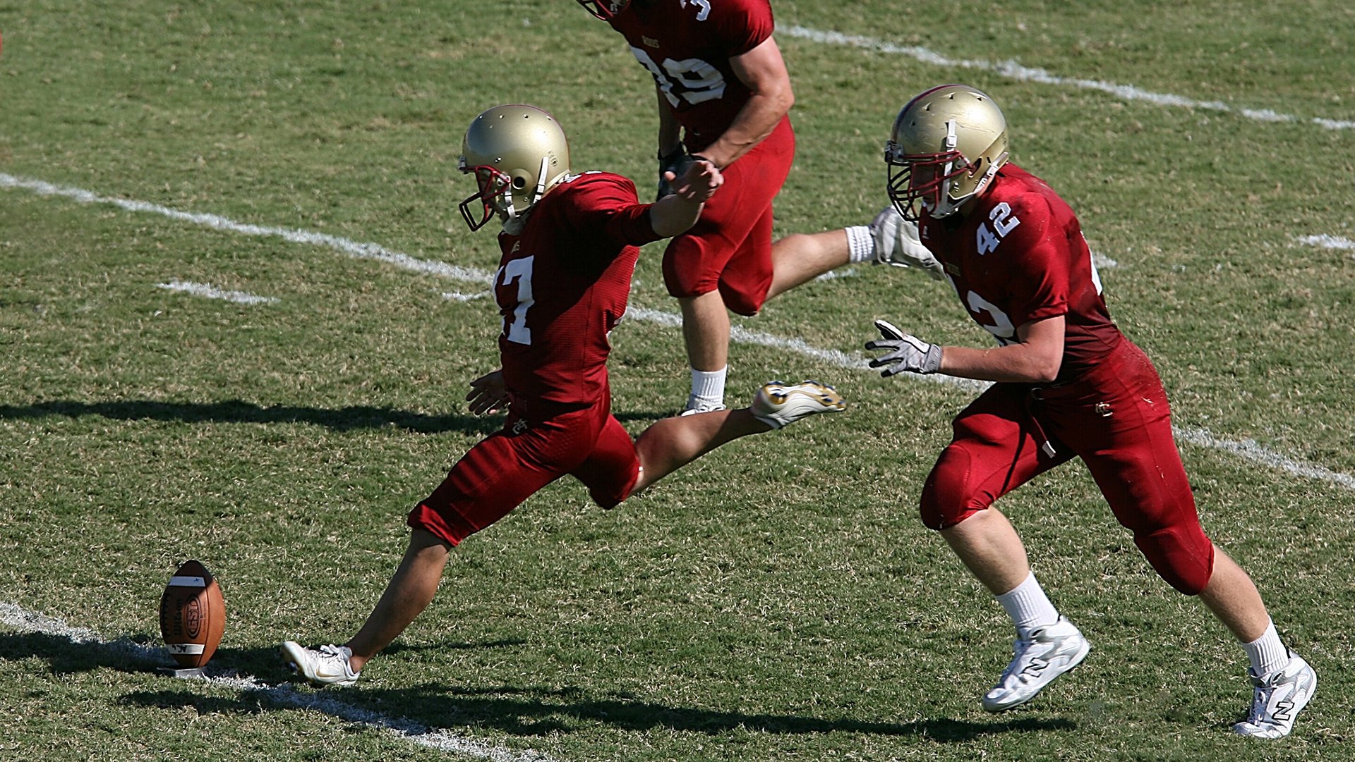 中国足球青少年足球培训注重科学技术结合，青少年足球培训班